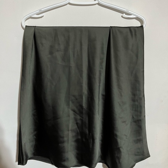 Flowy midi skirt - Picture 2 of 3